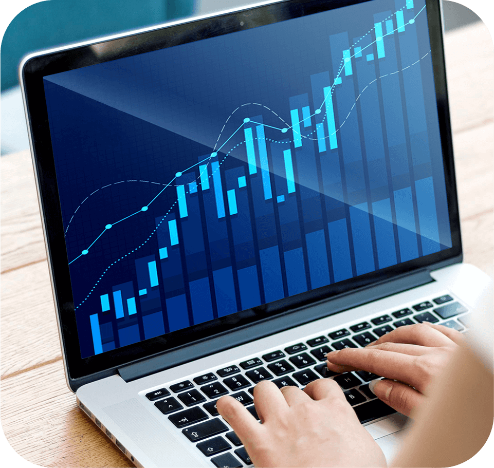 Notebook exibindo gráficos de crescimento de investimentos